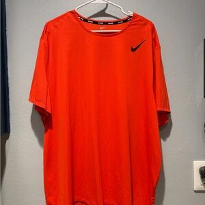 Nike AeroSwift
Men's Dri-FIT ADV Short-Sleeve Running Top
